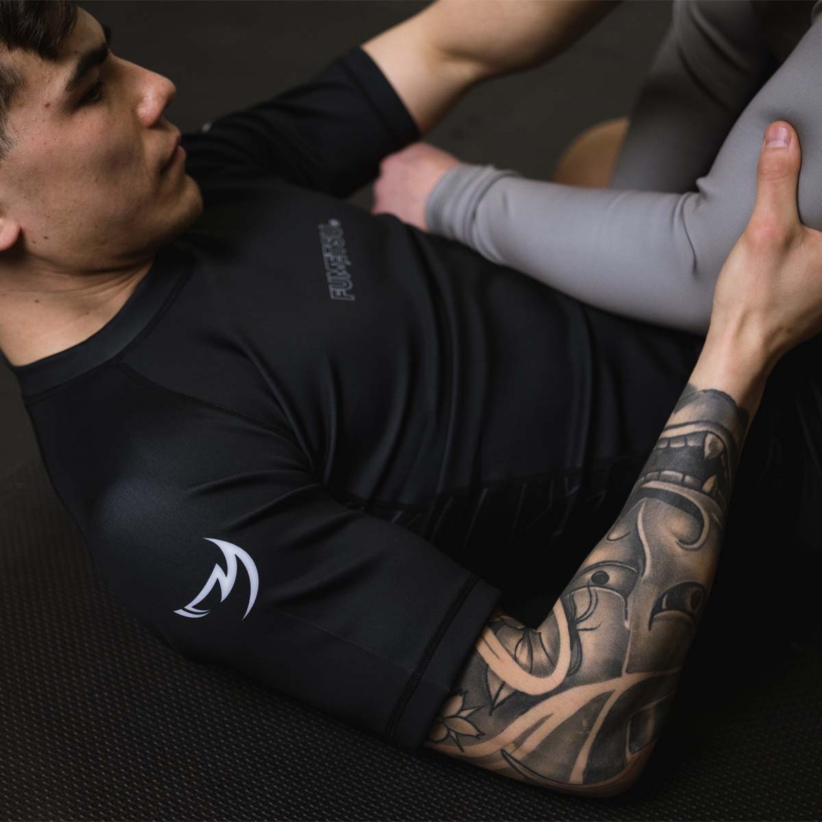 Fumetsu Icon Short Sleeve Rash Guard Black