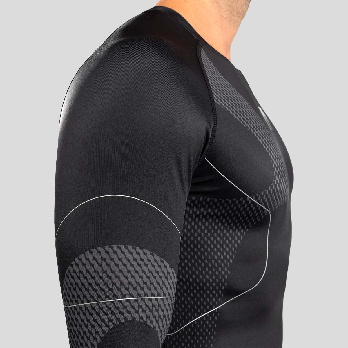 Venum Nexus Long Sleeve Rash Guard Black/Silver
