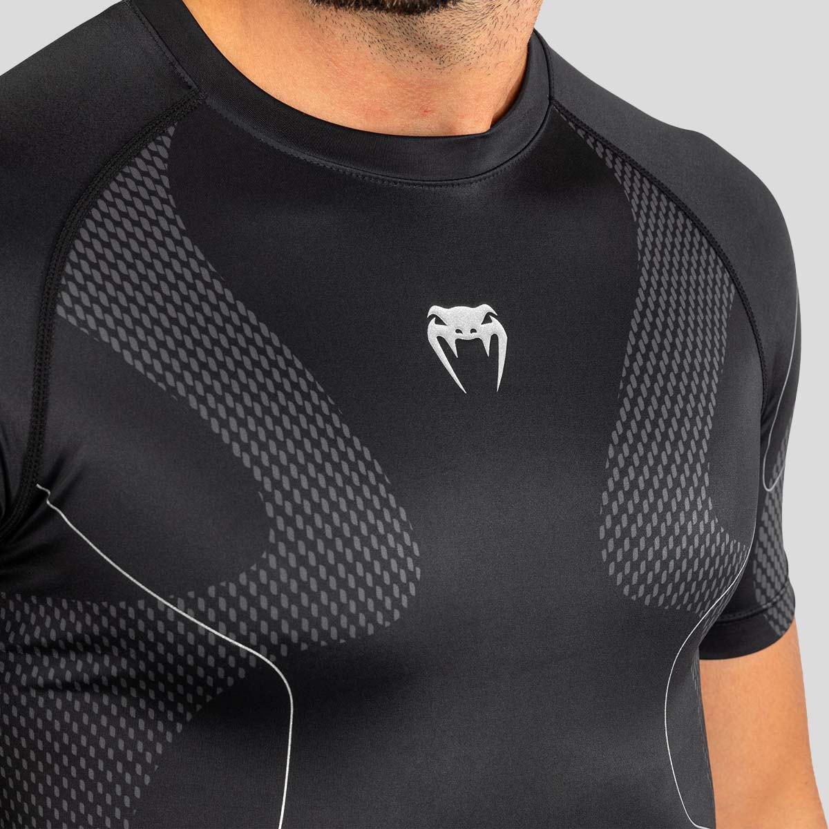 Venum Nexus Short Sleeve Rash Guard Black/Silver