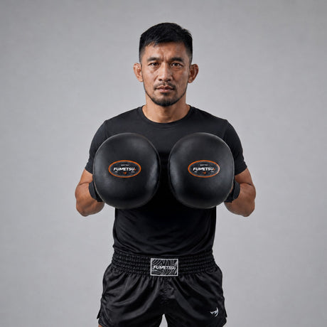 Fumetsu FMT1 Air Thai Focus Pads Black Lifestyle 1