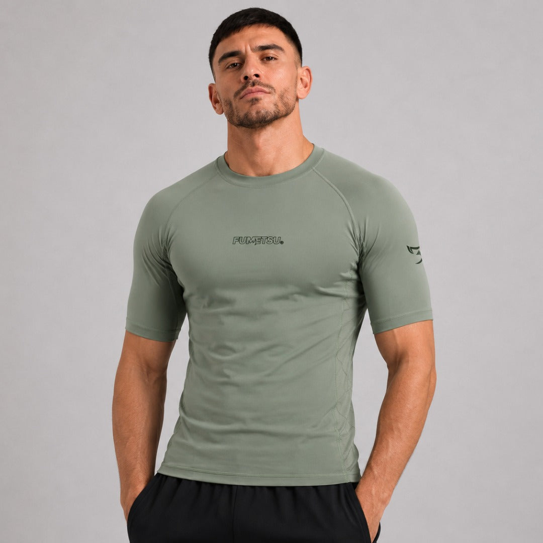 Fumetsu Icon Short Sleeve Rash Guard Sand