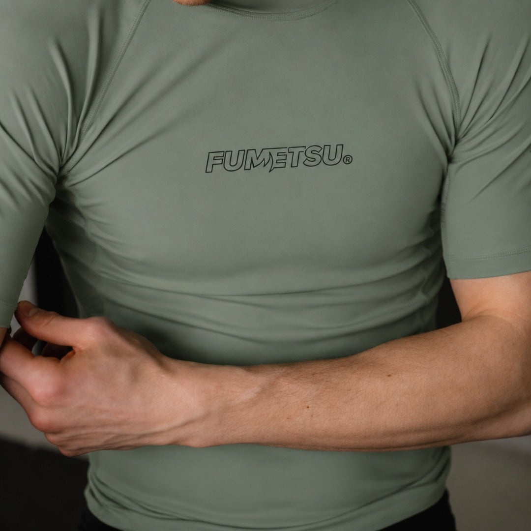 Fumetsu Icon Short Sleeve Rash Guard Sand